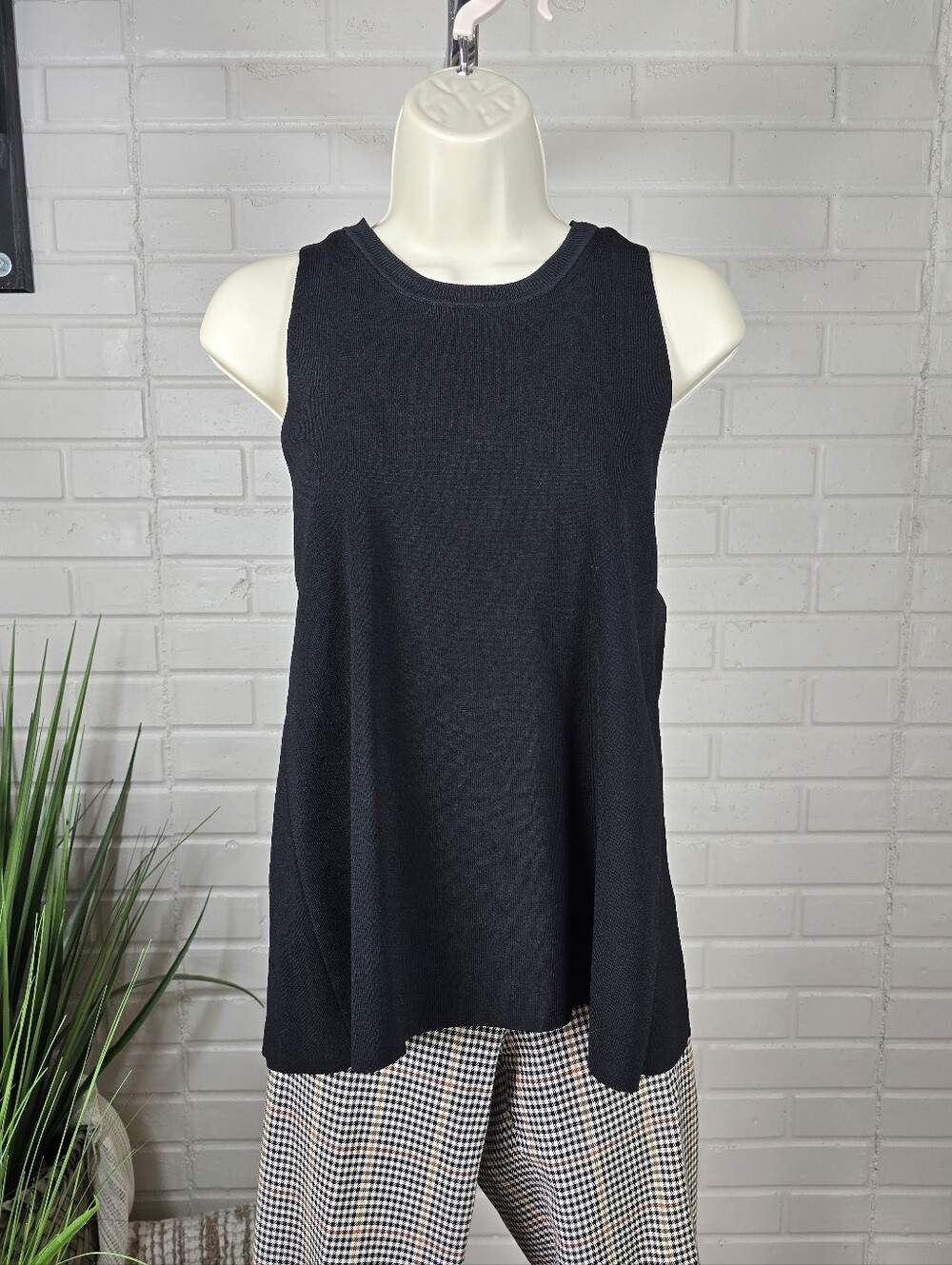 Reiss Black Ribbed Knit Tank Top Size Large